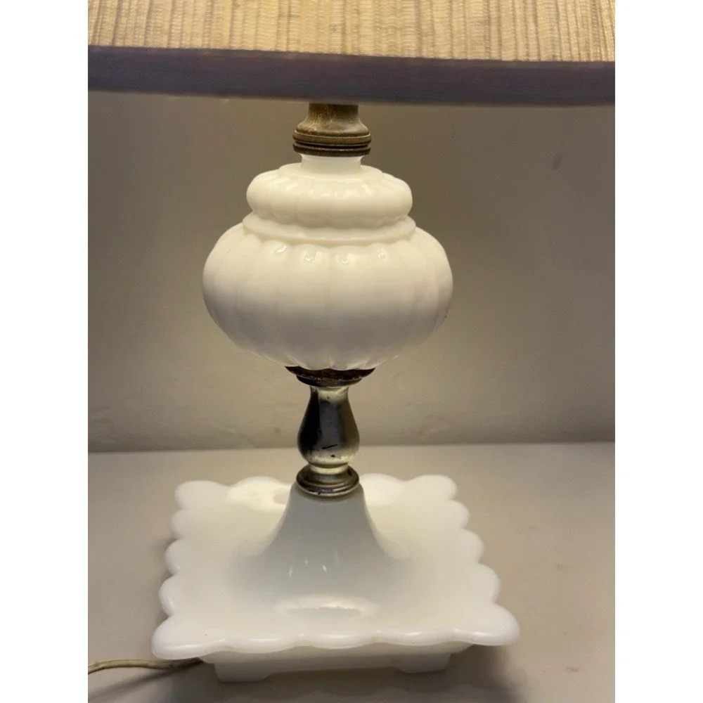 Vintage Milk Glass Leviton Table Accent Table Lamp 15